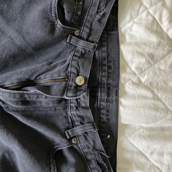 American Eagle High Rise Ripped Black Mom Jeans, size 10 - Picture 1 of 5